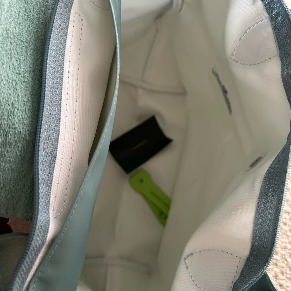 Longchamp Le Pliage Tote - Picture 4 of 7